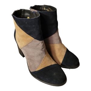 Mark Jenkins Suede Boots/ Booties. Navy/ Tan/ Taupe Size: US-9/Short Chunky Heel